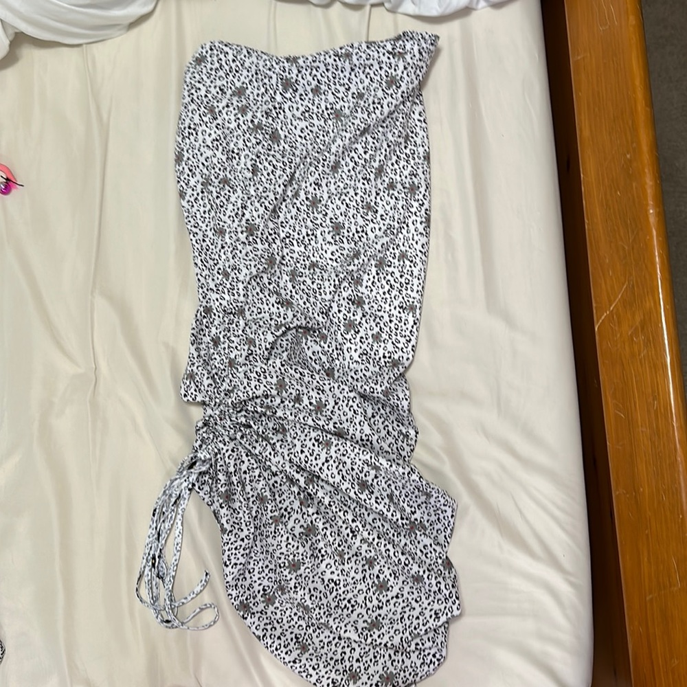3/$30 NWOT floral leopard adjustable length skirt medium